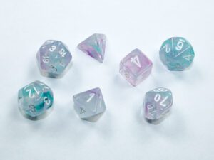 Dobókocka - Chessex Nebula® Mini-Polyhedral Wisteria/white (7 db-os szett)